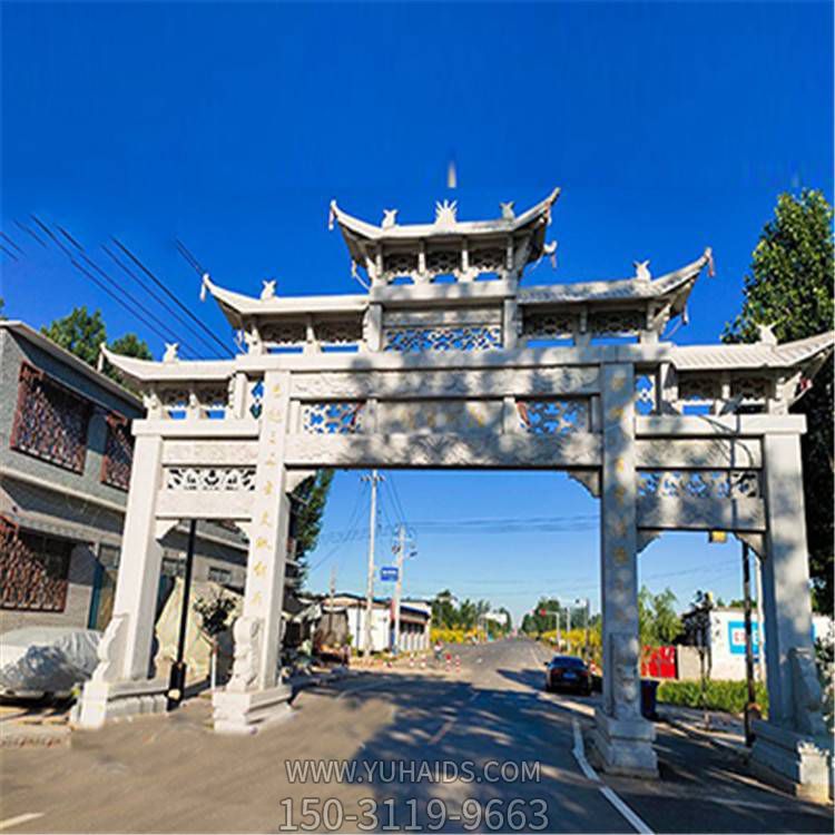 村庄入口青石雕刻镂空石牌坊雕塑