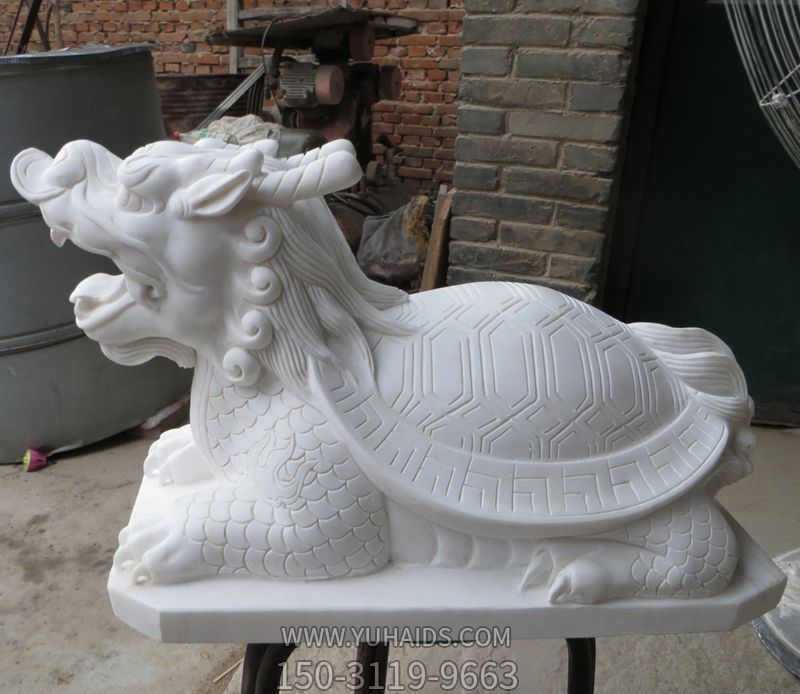 公园里摆放的坐着的汉白玉石雕创意龙龟雕塑