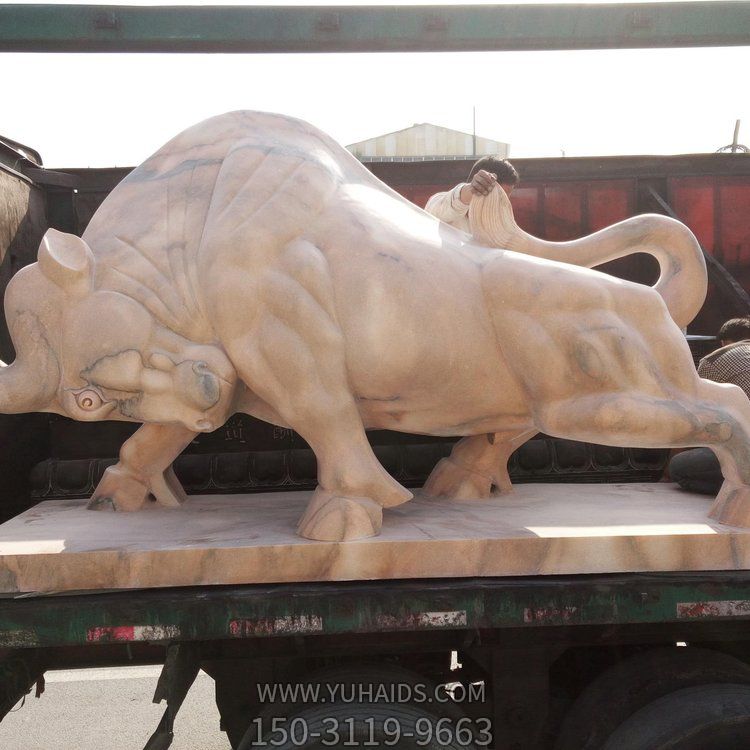  晚霞红华尔街牛雕刻摆件石雕牛气冲天十二生肖动物 奋进雕塑
