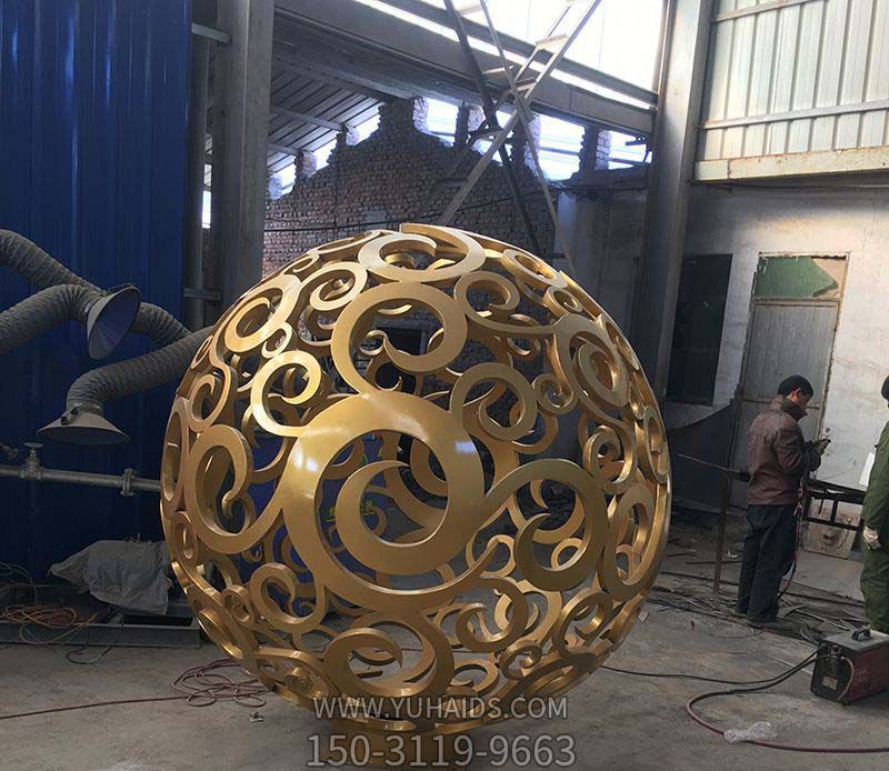 广场不锈钢鎏金镂空球雕塑