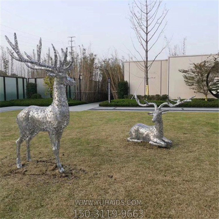 别墅园林草坪摆放不锈钢镂空鹿动物雕塑
