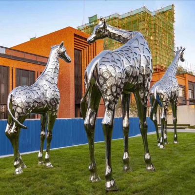 小区摆放不锈钢大型长颈鹿景观雕塑