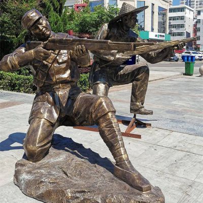 街道玻璃钢仿铜拿枪的英雄人物雕塑