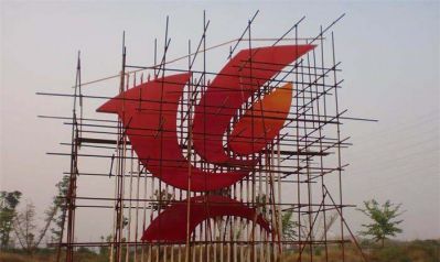 城市广场创意个性飞翔的红色鸽子雕塑