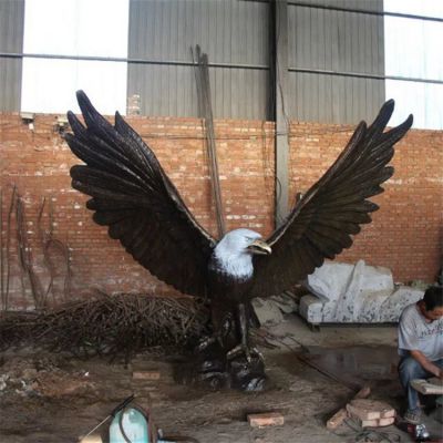 玻璃钢仿真动物景观雄鹰展翅老鹰雕塑