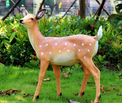 公园景区玻璃钢一只行走的鹿雕塑