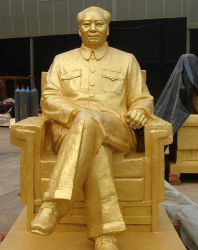 景区纯铜贴金坐着的伟人毛泽东雕塑