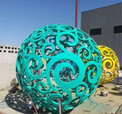 公园户外不锈钢绿色镂空球雕塑