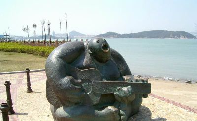 公园弹吉他抽象人物铜雕弹雕塑