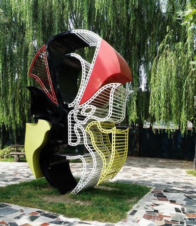 公园抽象立体玻璃钢脸谱雕塑