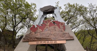 棋盘陀阻击战主题浮雕