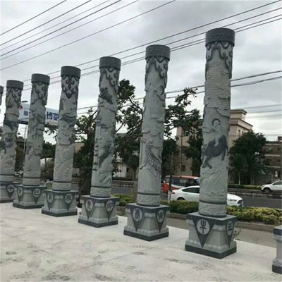 广场摆放大型大理石浮雕动物文化石柱