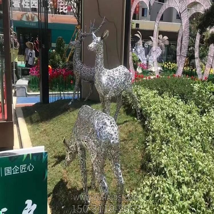 现代不锈钢镂空动物雕塑