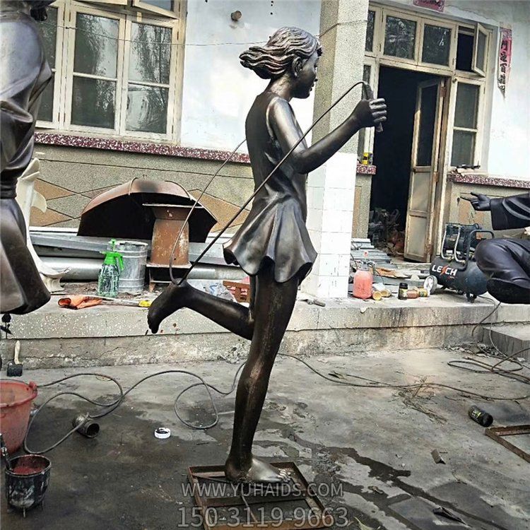 公园摆放玻璃钢仿铜跳绳女孩人物雕像雕塑