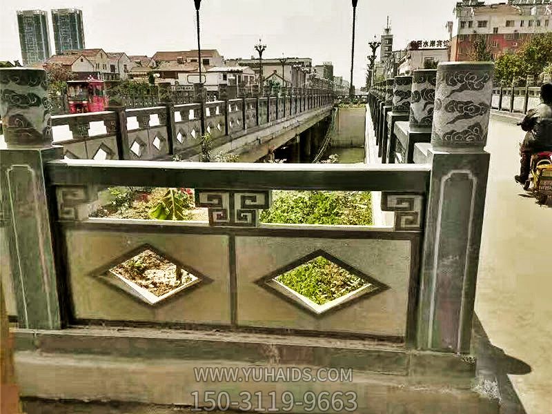 城市街道水渠石桥芝麻黑防护栏杆雕塑