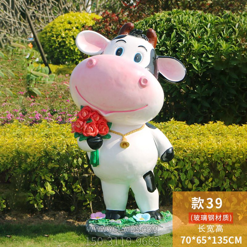 公园一只拿花的玻璃钢牛雕塑