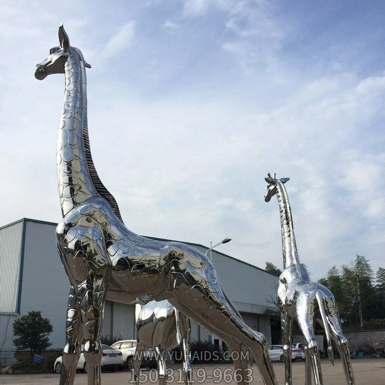 不锈钢镜面户外广场大型动物长颈鹿雕塑