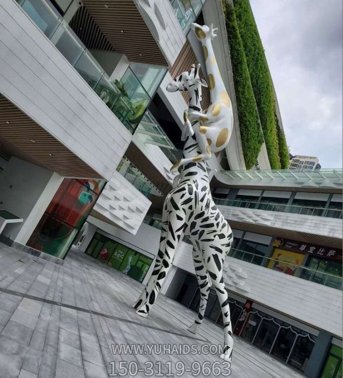 玻璃钢卡通抽象动物户外商业街景观长颈鹿雕塑