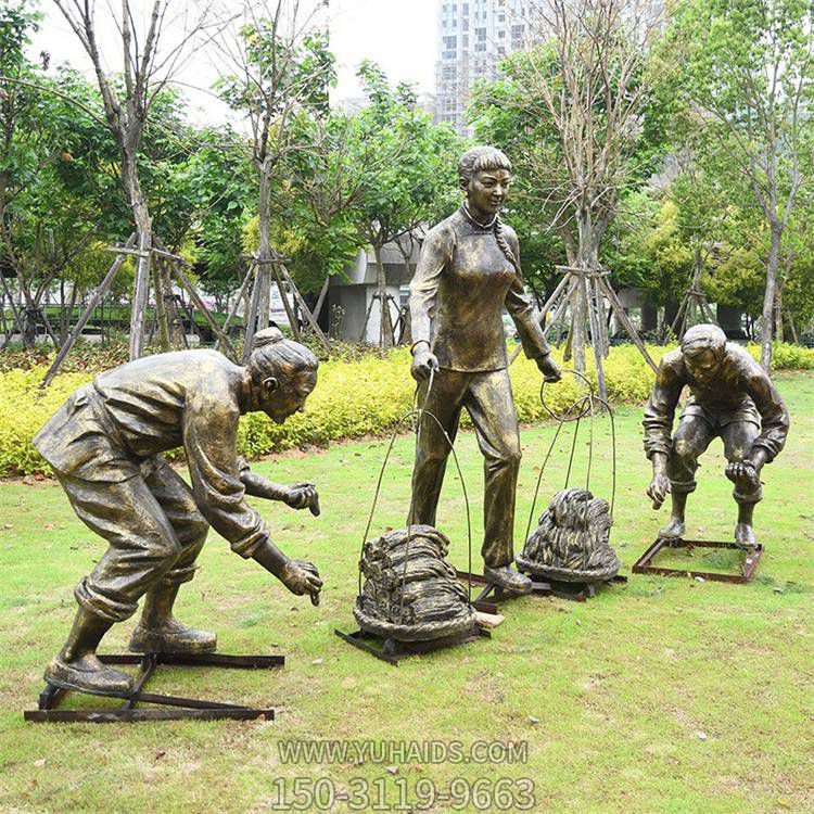 村口户外园林铜雕干农活的人物景观雕塑