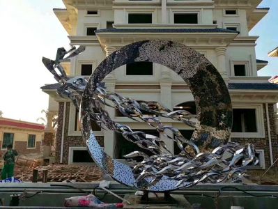 别墅小区不锈钢镜面几何创意抽象鱼群圆环雕塑