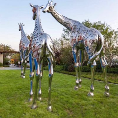 不锈钢抛光大型长颈鹿动物雕塑园林草地摆件
