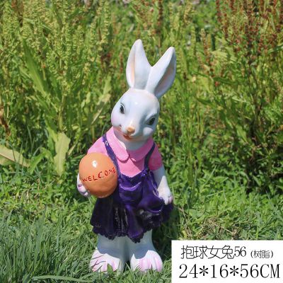 花园一只抱球女兔树脂彩绘兔子雕塑
