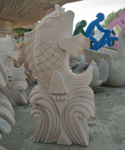 街道摆放的汉白玉石雕创意鲤鱼雕塑
