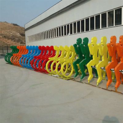 校园体育运动场所不锈钢彩绘抽象骑自行车的人物景观雕塑