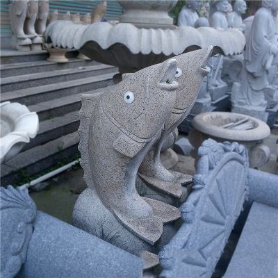公园摆放的砂岩石雕喷水雕塑