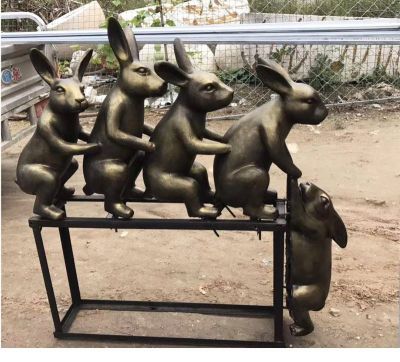 公园五只不锈钢兔子雕塑