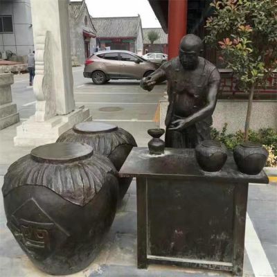 古镇街头摆放铸铜民俗人物景观雕像