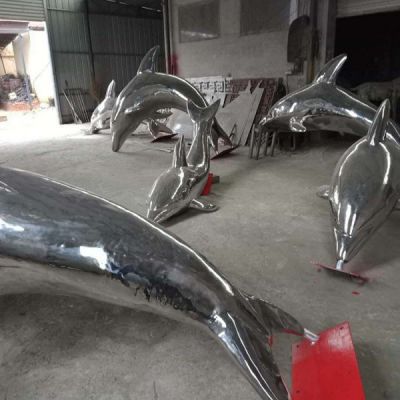 广场水池摆放大型不锈钢镜面海豚雕塑