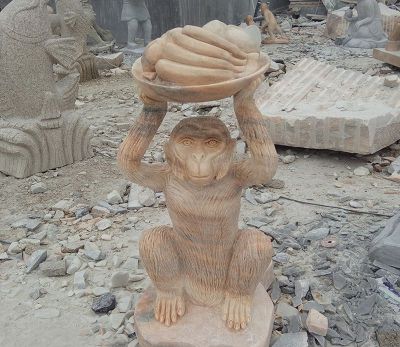 公园摆放的手拿果盘的花岗岩石雕创意猴子雕塑