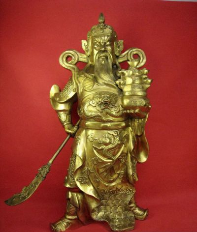 不锈钢拿着元宝的贴金关公雕塑