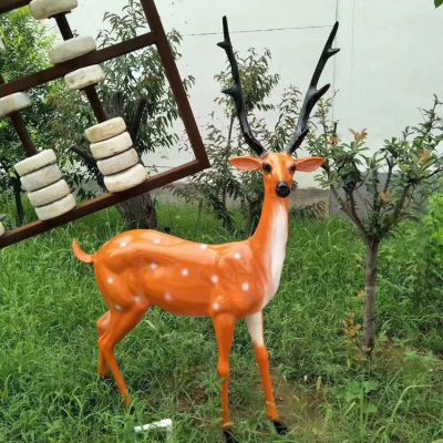 雄性梅花鹿玻璃钢仿真动物雕塑