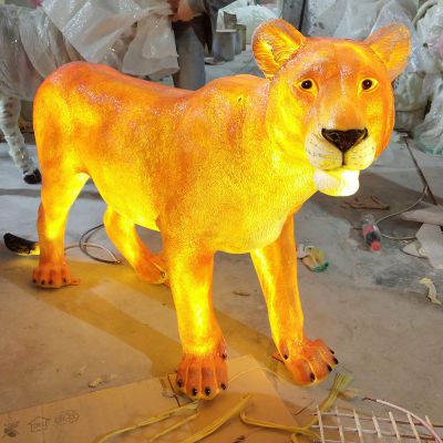 玻璃钢大型仿真动物夜晚照明狮子雕塑