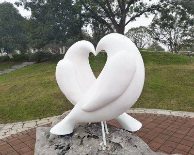 不锈钢公园创意爱心鸽子雕塑