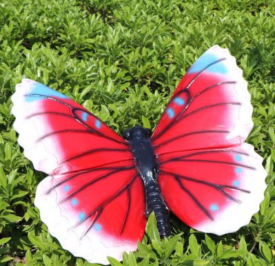 草丛玻璃钢彩绘大型蝴蝶雕塑