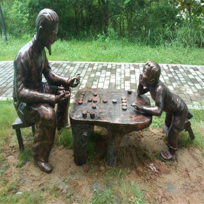 公园户外铜雕下棋的人物景观雕塑