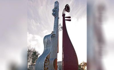 户外商业街装饰两个拼接不锈钢小提琴雕塑