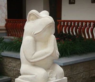 别墅一只石雕抽象青蛙雕塑