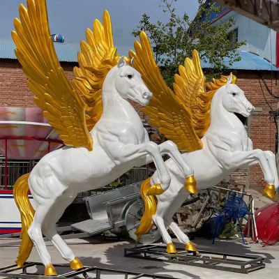 景区创意玻璃钢大型仿真动物会飞的马雕塑