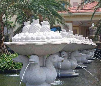 别墅水中喷水吐水的汉白玉天鹅雕塑
