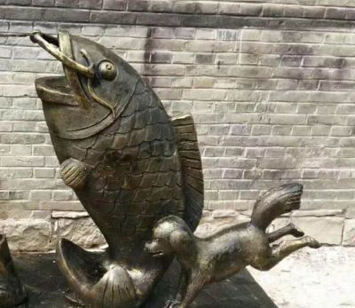 街道摆放的张嘴的不锈钢创意鲤鱼雕塑