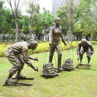 村口户外园林铜雕干农活的人物景观雕塑