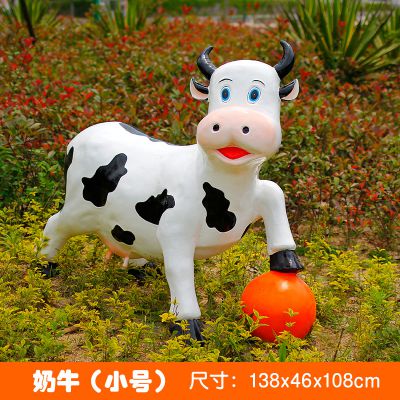 花园一只玩耍的玻璃钢牛雕塑