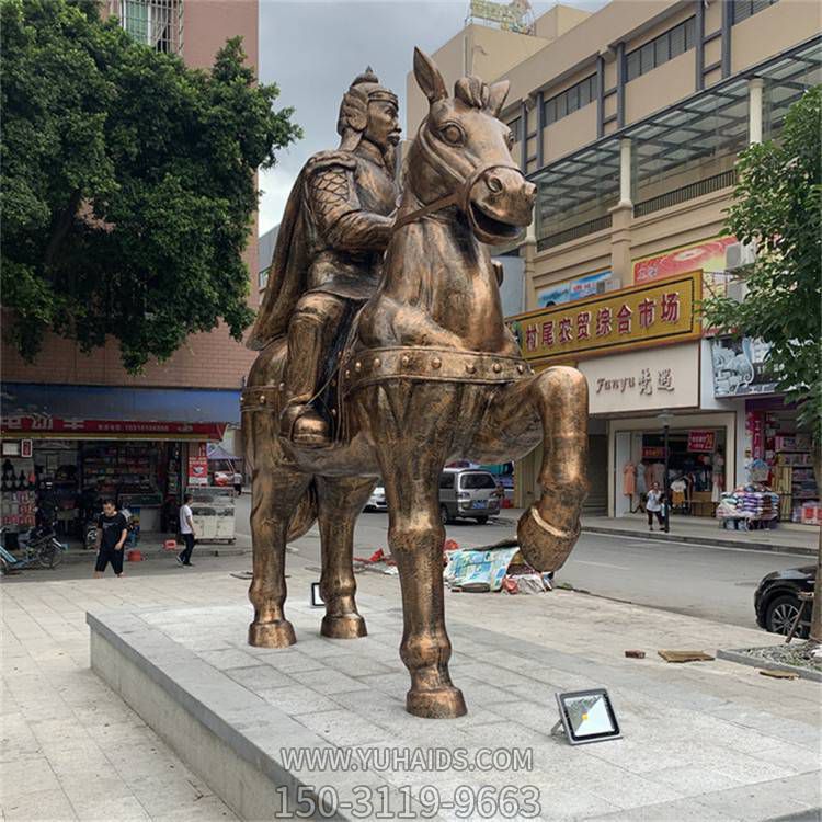 城市广场摆放玻璃钢仿铜将军骑马人物雕塑