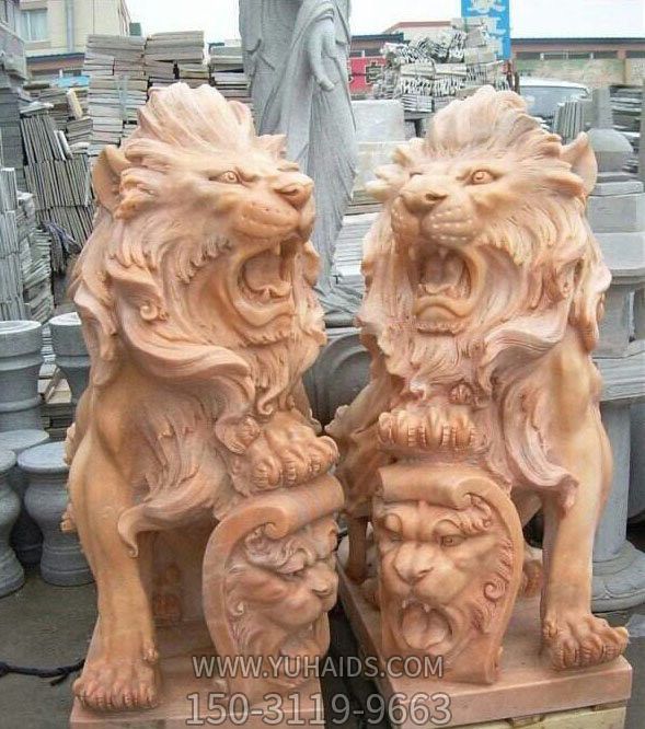 户外晚霞红创意狮子雕塑