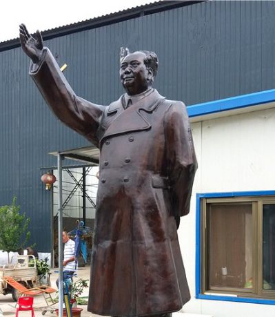 公园铜雕挥手的毛主席毛泽东雕塑