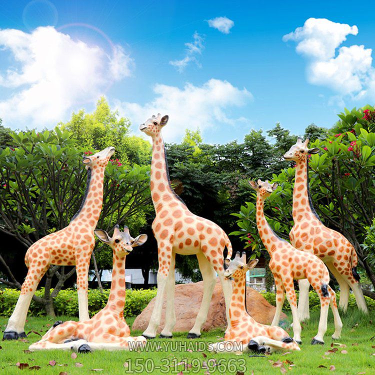大型仿真长颈鹿摆件园林景观公园草坪装饰玻璃钢落地动物雕塑